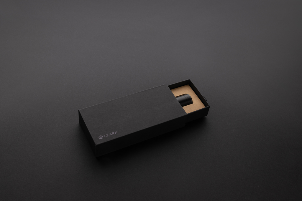 Gear X Taschenlampe aus RCS recycelt. Aluminium mit USB-Akku, schwarz