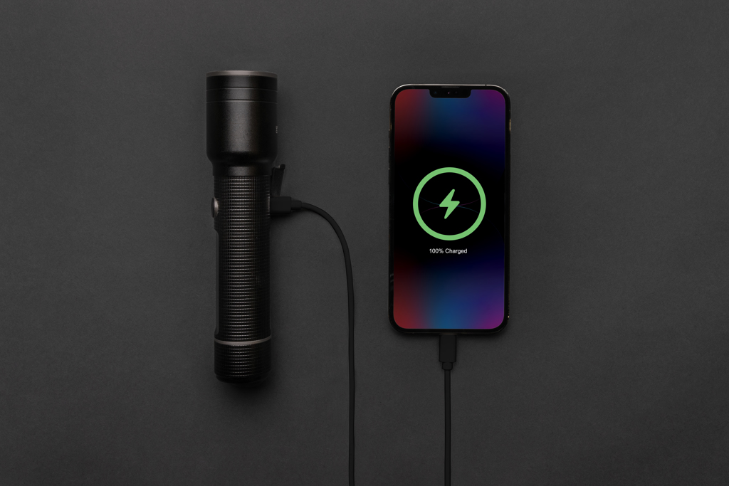 Heavy-Duty USB-Taschenlampe aus RCS recyceltem Aluminium, schwarz
