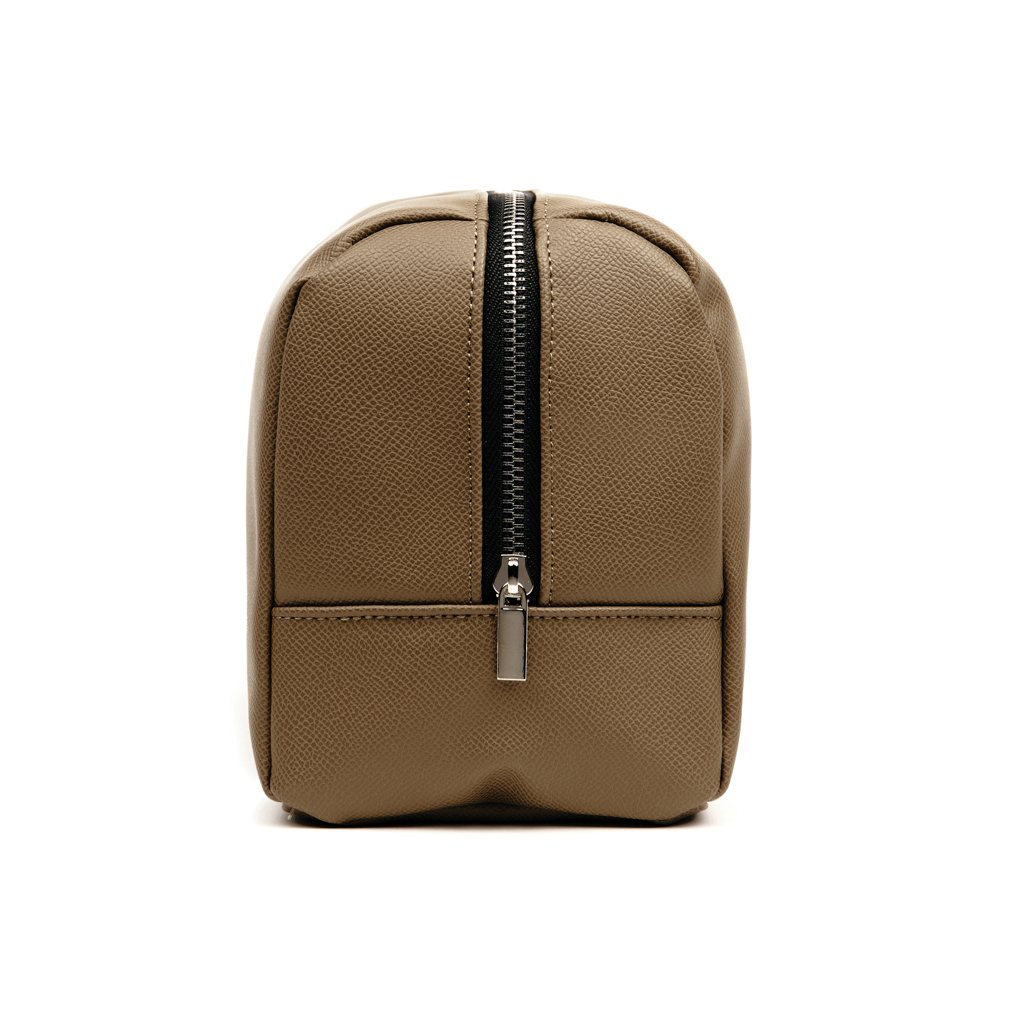 VINGA Bermond Kulturtasche aus RCS recyceltem PU, braun